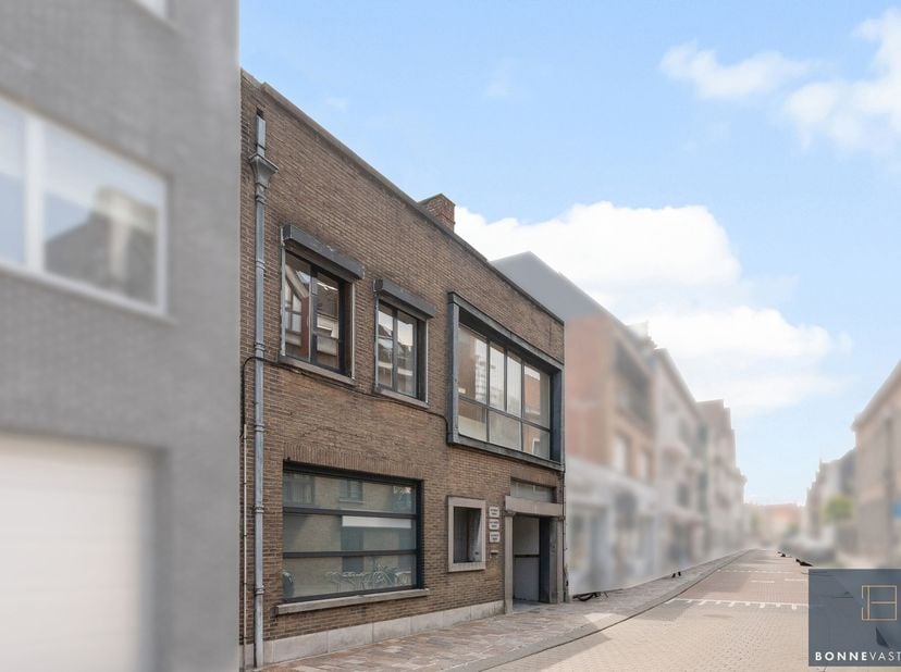 Bent u op zoek naar een woning waar wonen en werken perfect gecombineerd kunnen worden? Of droomt u van een kangoeroewoning of een ruime gezinswoning