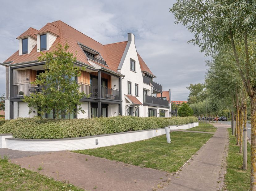 Gelegen op een absolute toplocatie bieden wij dit hoogwaardig afgewerkt hoekappartement aan. Dit pareltje combineert verfijnde luxe, een strakke inter