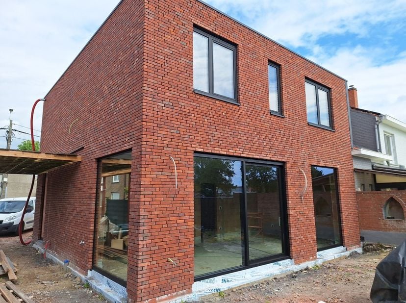 Momenteel bouwen we deze prachtige woning te Houthulst!<br />
Eind 2026 zal deze woning afgewerkt zijn.<br />
<br />
Deze schitterende nieuwbouwwoning