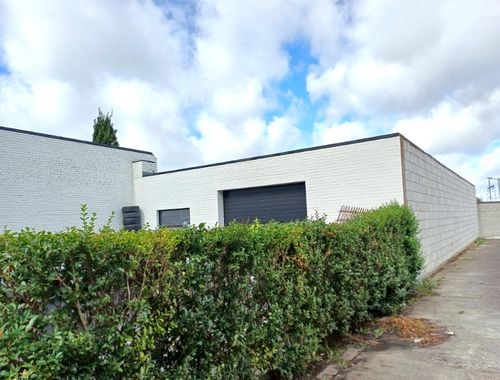                                         Magazijn zonder bureel te koop in Waregem, € 475.000
