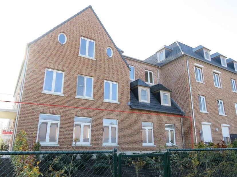 Bel appartement de plain-pied avec terrasse et place de parking souterraine<br />
Situation : Situé au coeur d'un quartier calme près du centre de Her