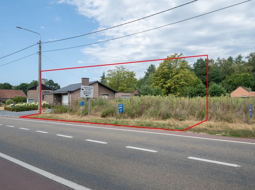 BOUWGROND OB (10a 14ca)<br />
<br />
Bent u op zoek naar een goede locatie voor uw nieuwe woning? Dit perceel bouwgrond van 1.014 m² aan de Michel Sch