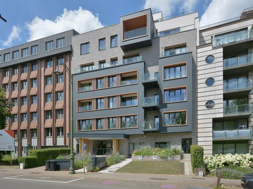 Maxime Real Estate stelt u dit modern 3 slaapkamer appartement voor. <br />
Gelegen tussen Hertoginnendal/Hermann Debroux en nabij openbaar vervoer (t