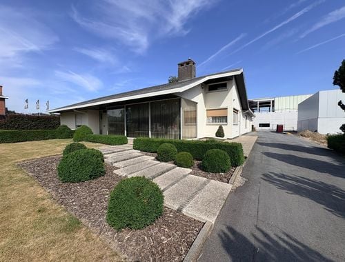                                         Bungalow à vendre à Sint-Eloois-Winkel, € 350.000
