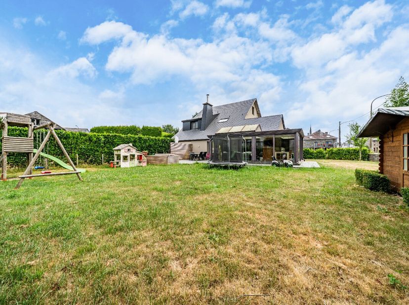 ERA B-LUX vous propose cette maison 3 chambres idéalement située à Noville, dans la commune de Bastogne.Cette habitation offre un cadre de vie lumineu
