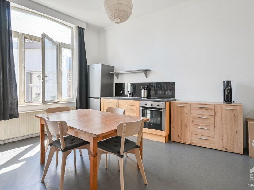 Elsene : Appartement met 1 slaapkamer te koop in de Flagey-wijkLicht appartement van 53 m² (bruto EPC) op de 2e verdieping van een karaktervol gebouw