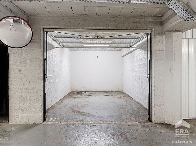 Garage te koop in Rue du Magistrat 28,
                    1050 Elsene