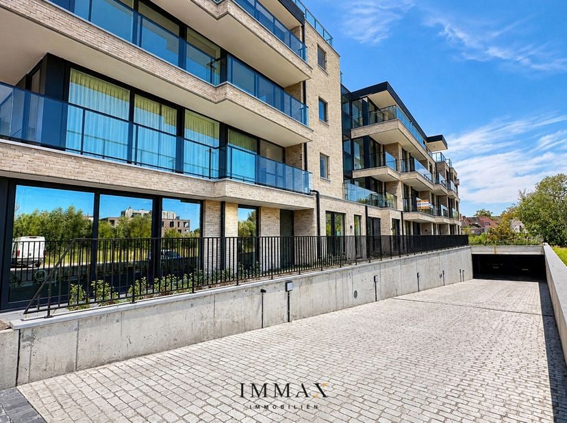 Découvrez ce nouvel appartement d'une chambre situé dans la résidence neuve ESTEE, magnifiquement située le long du Damse Vaart à Bruges. Grâce à la p