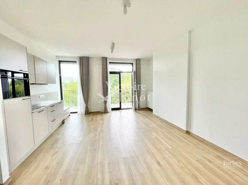 Goed gepresenteerd door Alexandra Dewitte: alexandra.dewitte@victoire.be<br />
Victoire Junot biedt u dit prachtige nieuwe studio-appartement aan binn