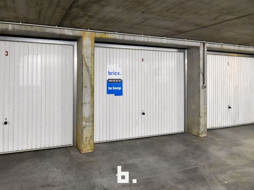 Goed gelegen ondergrondse garagebox (nr. 4) in de residentie Manet, ideaal zowel als investering als voor eigen gebruik. De garagebox is tot op heden