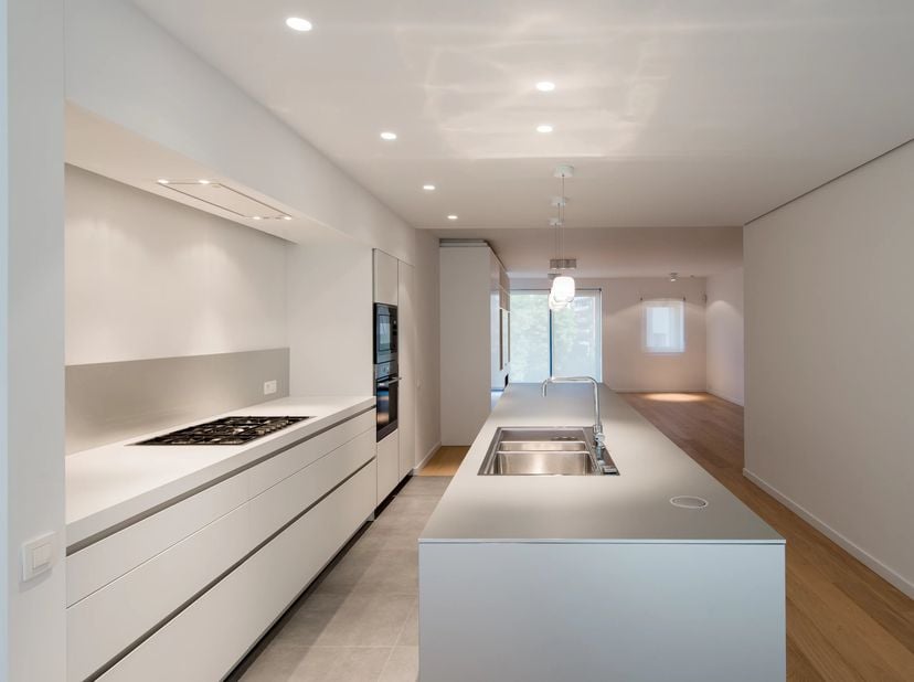 Victoire Junot biedt, in de onmiddellijke nabijheid van de Montgomery-rotonde, dit elegante appartement van ± 145 m² aan, met mooie volumes en kwalita