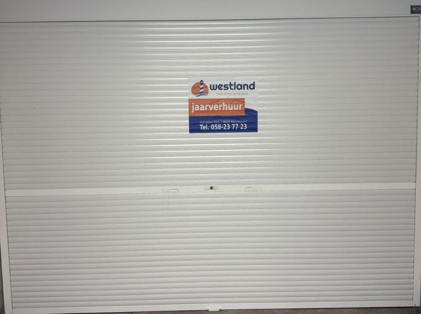 Vous êtes à la recherche d'un garage fermé et spacieux, idéalement situé à Nieuport-Bains ? Ce garage, situé dans la résidence Santhooft, est fait pou