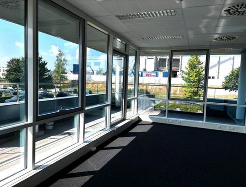                                         Bâtiment d’entreprise à louer à Baulers, € 12.302,50
