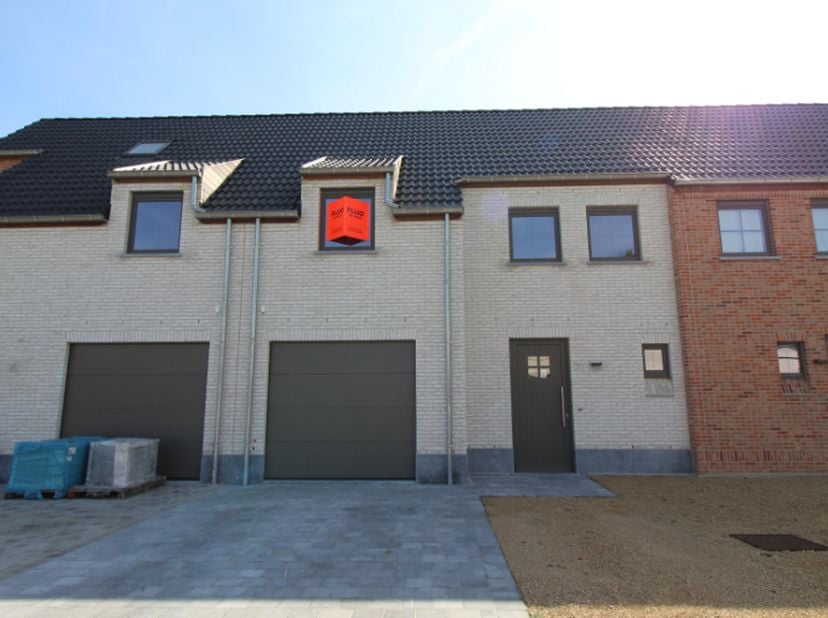 Prachtige woning te huur gelegen langs de Bloemkoolstraat op de Tassche te Roeselare.<br />
Deze woning beschikt over alle nodige hedendaagse comfort
