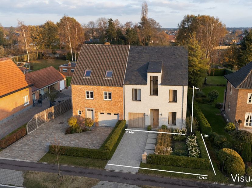 Goed gelegen oostgeoriënteerde bouwgrond van 489m² voor de oprichting van een eengezinswoning (halfopen bebouwing) met verzicht op achterliggend grasl