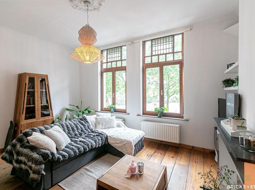 Mooi gerenoveerd en bemeubeld 1-slaapkamer appartement ca 65m² aan het trendy 'Zuid' vlakbij het centrum van Antwerpen.<br />
De gezellige zithoek, ee