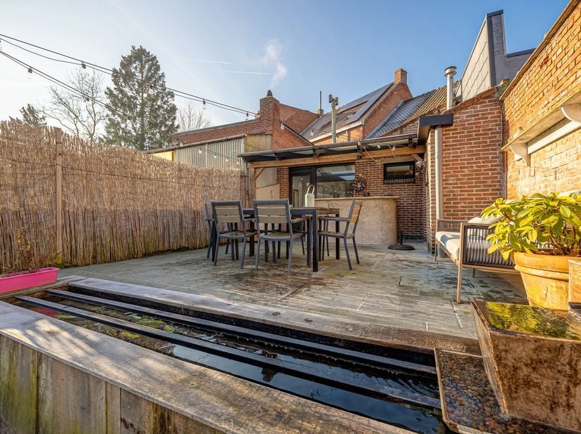 Instapklare woonst met zonnepanelen en thuisbatterij!<br />
WELKOM!<br />
Instapklare, recent geschilderde woning met veel natuurlijke lichtinval. <br