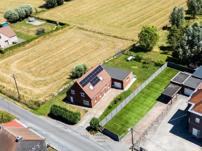 Gemeubelde huurwoning aan de rand van de stad in een rustige buurt dichtbij de natuur.&amp;nbsp;&amp;nbsp;De indeling is perfect doordacht en biedt veel plaat