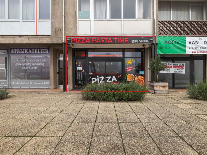 Handelsgelijkvloers op centrale locatie te Deurne! <br />
Deze commerciële ruimte is gelegen op de Bisschoppenhoflaan te Deurne. De ligging is zéér ce