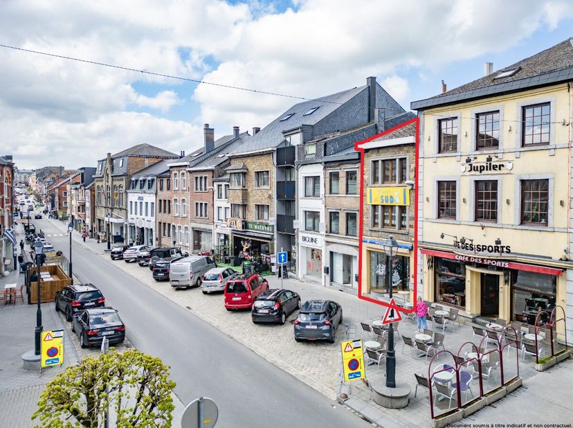 ERA B-LUX vous propose un immeuble en plein cur de Bastogne, à proximité immédiate des commerces et services. Idéal pour profiter dune visibilité maxi