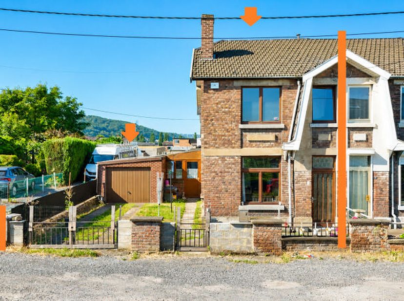 Charmante maison rénovée récemment (+/- 110m² daprès PEB) 2 chambres, jardinet, terrasse et garage, bien située dans un endroit calme à Wandre à proxi