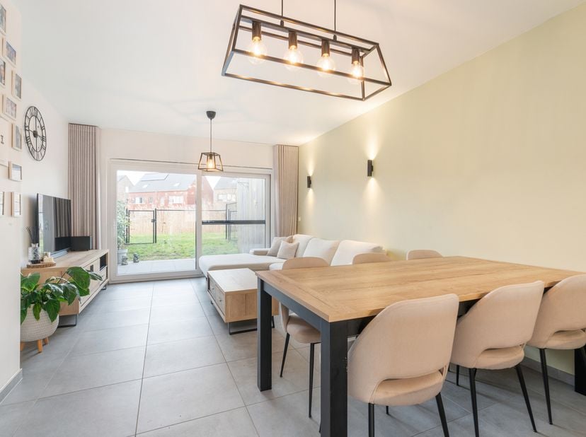 KIJKDAG Woensdag "16/09" van 15u tot 18u! Contacteer Guy voor een afspraak op 0479 88 88 06!<br />
Te koop instapklare nieuwbouwwoning (aankoop met re