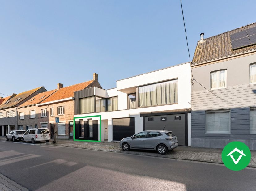 Dit mooi instapklaar appartement is gelegen op het gelijkvloers van een kleine residentie te Leke, bestaande uit 3 appartementen. <br />
<br />
Het ap