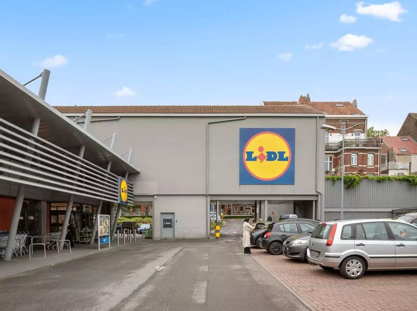 Bedrijfsvastgoed te koop in Van Volxemlaan 290,
                    1190 Vorst