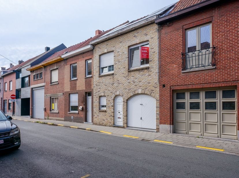 Huis te koop in Veldstraat 142,
                    8530 Harelbeke