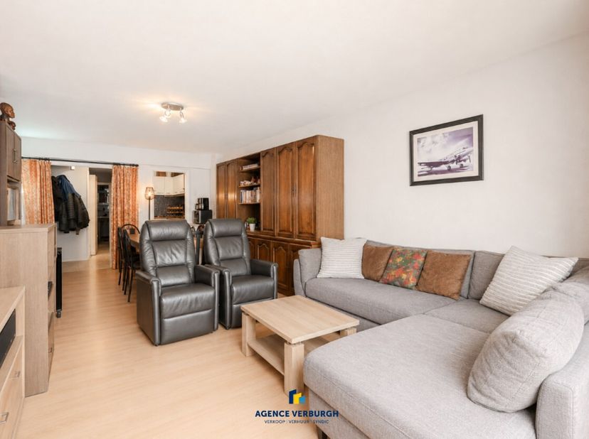 Met zijn royale bewoonbare oppervlakte van 90 m² biedt dit appartement heel wat mogelijkheden voor wie op zoek is naar een ruime woonst, een tweede ve