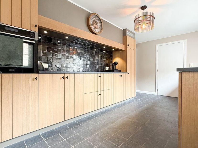 Bij ImmoFusion 7/7 “open huis” : klik op onze 3D-TOUR.<br />
<br />
Ter hoogte van de Halhei in Heusden-Zolder ligt deze verrassend ruime woning, met