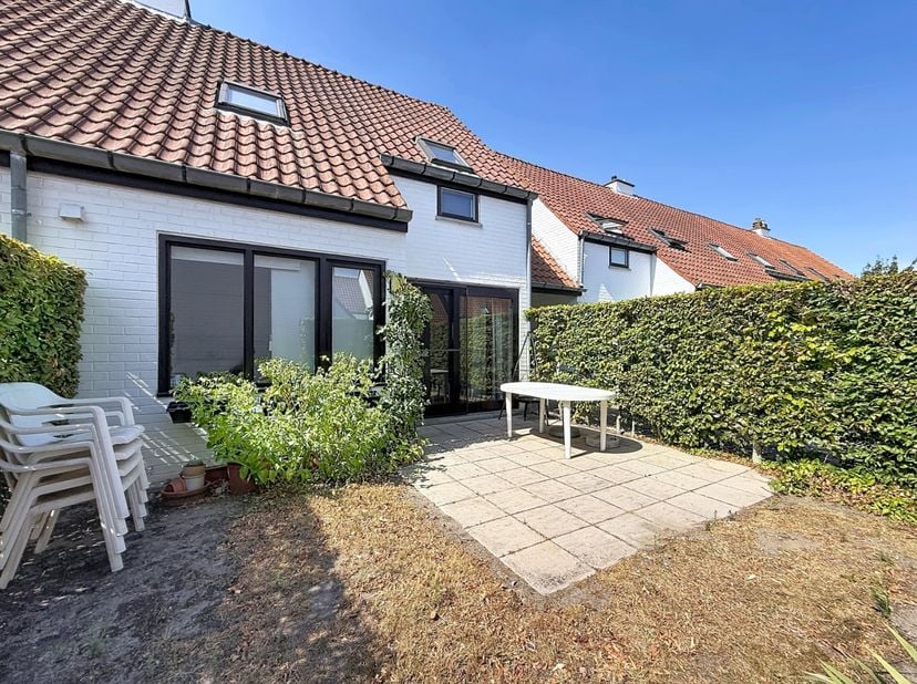 Gezellige en volledig gemeubelde woning met uitweg aan de Louisweg in de Simliwijk. Centraal en rustig gelegen in het groene domein Ysermonde, tussen