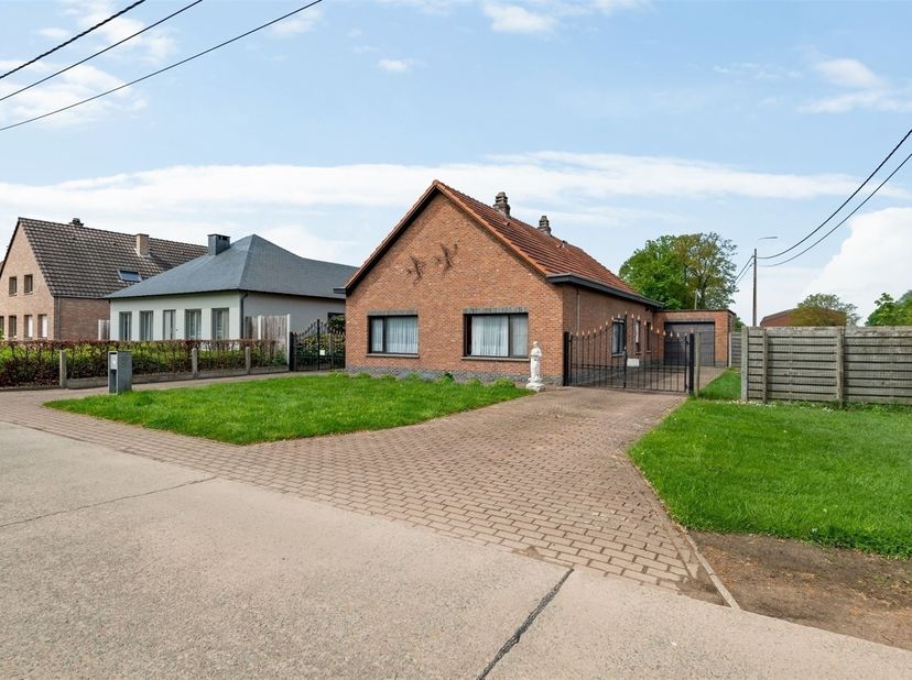 Verzorgde gezinswoning, gelegen op een ware A-locatie te Onze-Lieve-Vrouw-Waver, een rustige &amp; residentiële straat op wandelafstand van het landelijke