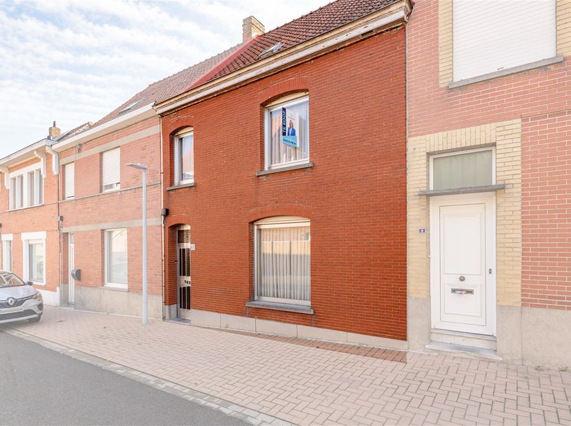 KIJKDAG ZA 05/09 | WONING MET 3 SLPS, 2 BADKAMERS, 2 GARAGES EN ZONGERICHTE STADSTUIN IN HARTJE TIELT<br />
Deze woning is gelegen in hartje Tielt, d