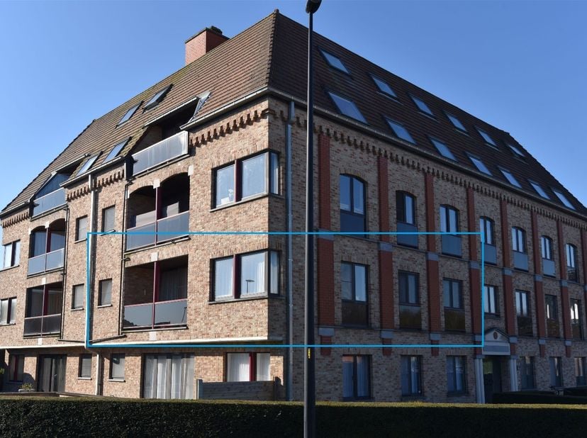 Dit instapklaar appartement in Maldegem is ideaal voor wie op zoek is naar een comfortabele en ruime woonruimte. Het appartement is gelegen in een rus