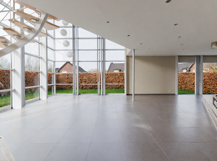 SITUATION<br />
Cette villa architecturale est située à Merelbeke, dans une impasse particulièrement calme et adaptée aux enfants. Cet emplacement com
