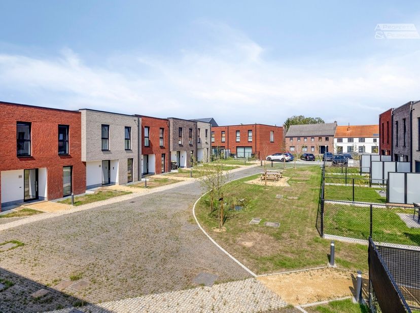 Exclusieve 4-slaapkamer nieuwbouwwoning aan 6% btw<br />
<br />
Ontdek deze exclusieve nieuwbouwwoning met maar liefst 4 slaapkamers, ideaal voor wi