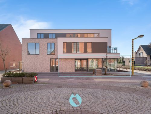                                         Handelsgelijkvloers te koop in Evergem, € 720.000
