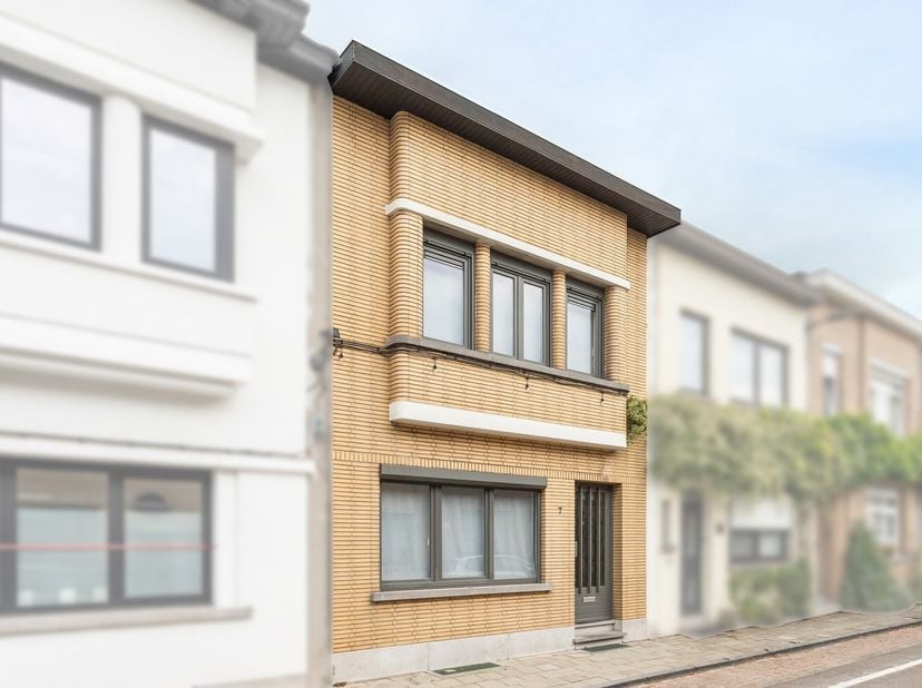Maison individuelle prête à emménager, comprenant 3 chambres, 2 salles de bains et un agréable jardin urbain.<br />
<br />
Maison individuelle prête