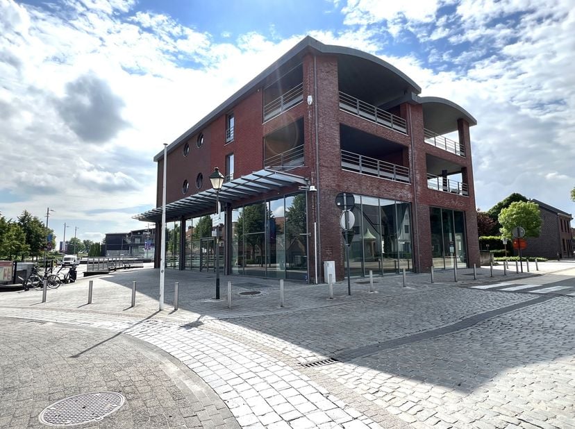 Bedrijfsvastgoed te huur
                    in 3680 Maaseik