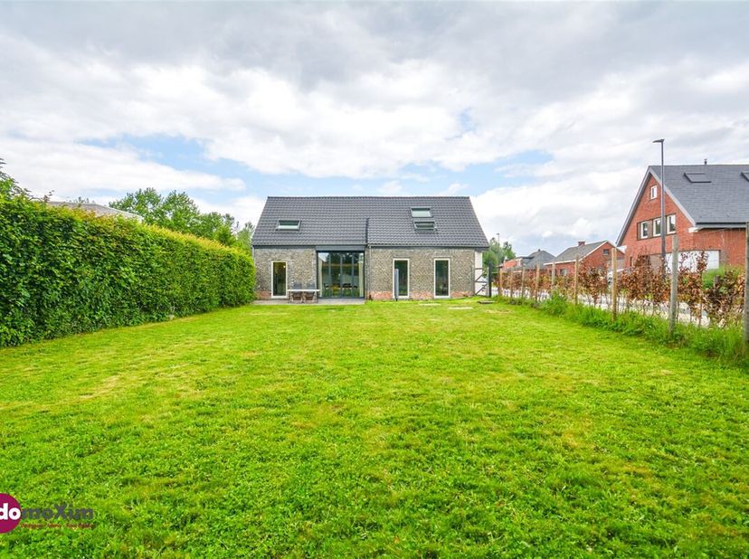 Maison familiale récemment rénovée avec jardin ensoleillé au coeur de Schiplaken<br />
Vous recherchez une maison prête à être emménagée avec trois ch