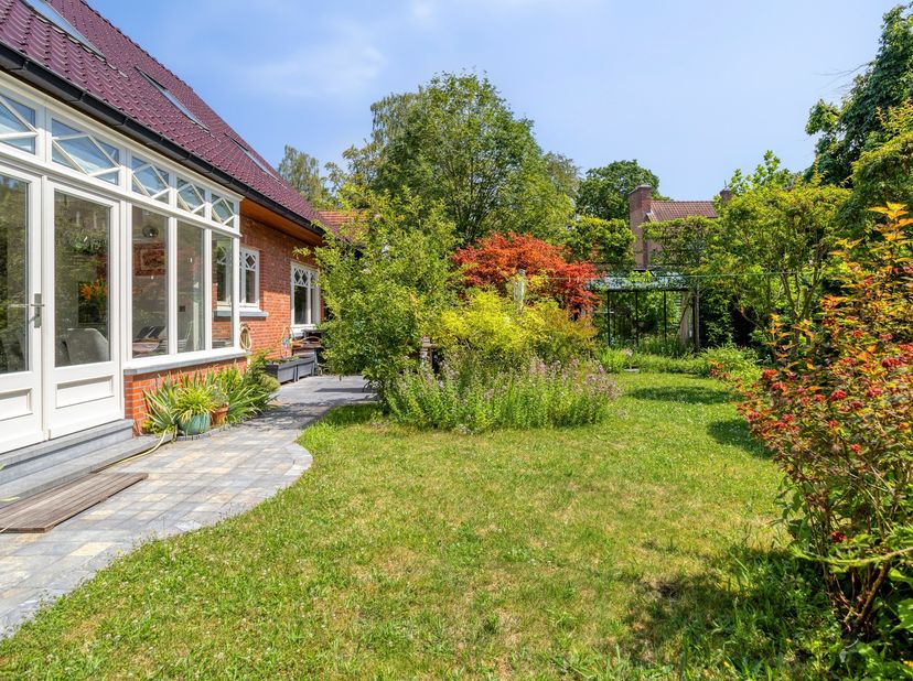IN OPTIE<br />
<br />
Exclusief wonen in het groen | Karaktervolle villa met 5 slaapkamers op toplocatie in Brasschaat<br />
<br />
In een van de