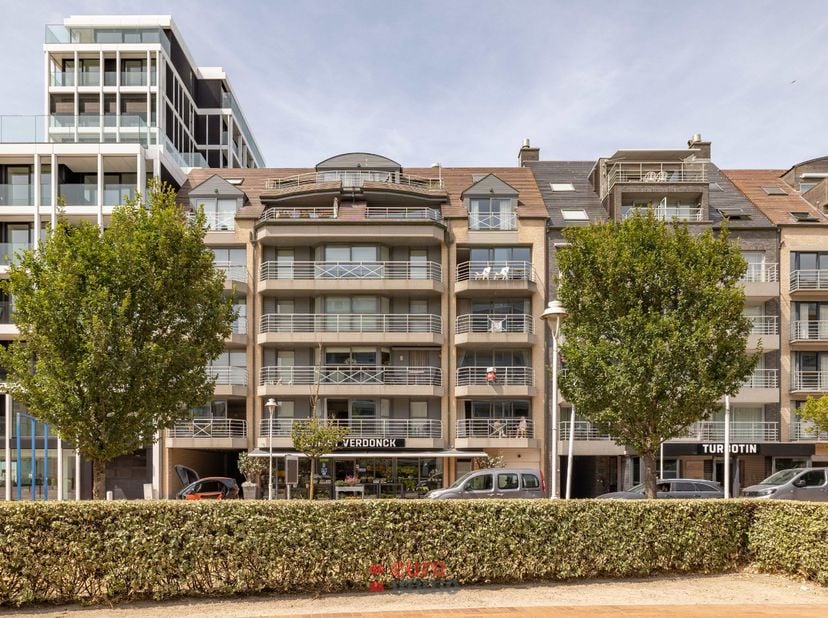 Op zoek naar ruimte, licht én een centrale ligging middenin de winkelstraat van Nieuwpoort? Dan is dit een echte voltreffer! Met een bewoonbare opperv