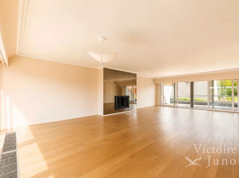 Observatoire, prachtig penthouse met 3 slaapkamers, terrassen, garages<br />
In de zeer gewilde wijk Statuaire / Observatoire, een prachtig doorlopend