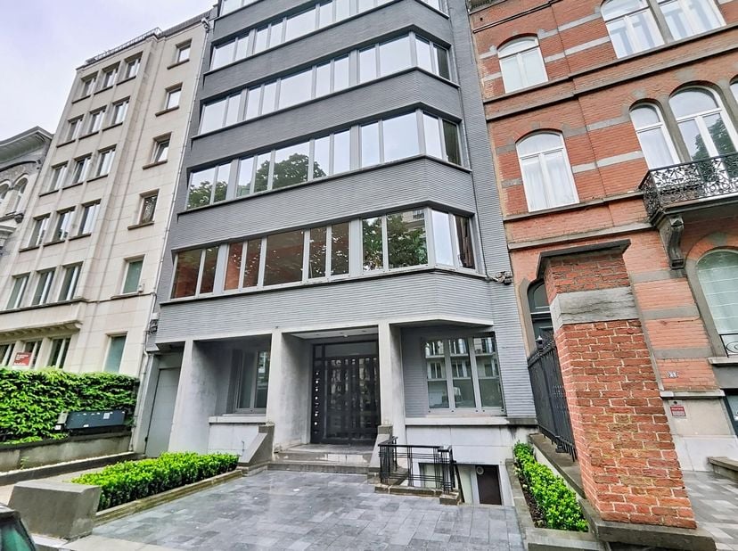 Appartement te koop
                    in 1180 Ukkel