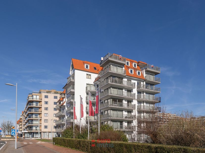 Ce bien commercial, actuellement aménagé en espace de bureaux et bénéficiant de finitions de haute qualité, profite d’une excellente accessibilité à l