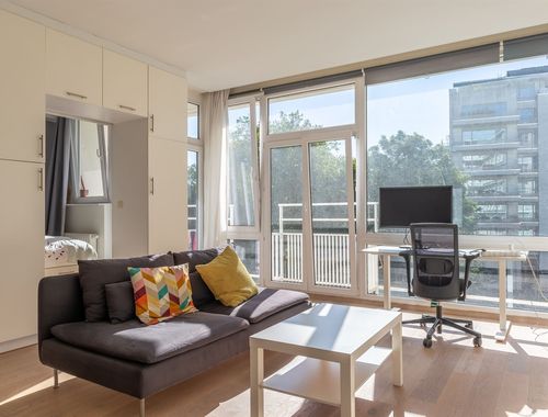                                         Studio met slaaphoek te koop in Elsene, € 240.000
