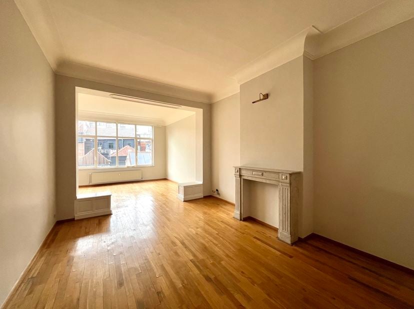 IXELLES - Ideaal gelegen tussen de Place du Châtelain en het Tenboschpark, prachtig APPARTEMENT (2 slaapkamers/1 badkamer/1 doucheruimte) van ± 136 m²