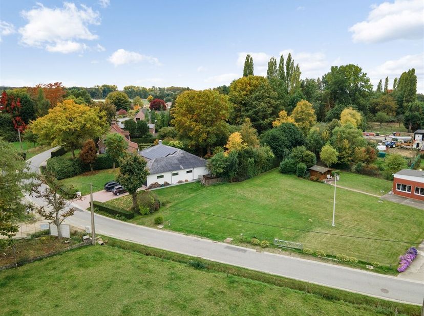 Prachtige bouwgrond (529m²) voor halfopen bebouwing op toplocatie te Kontich biedt tal van mogelijkheden! <br />
Ligging: Residentieel, rustig en groe
