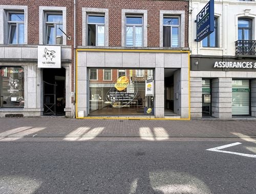                                         Commerce à louer à Ciney, € 950
